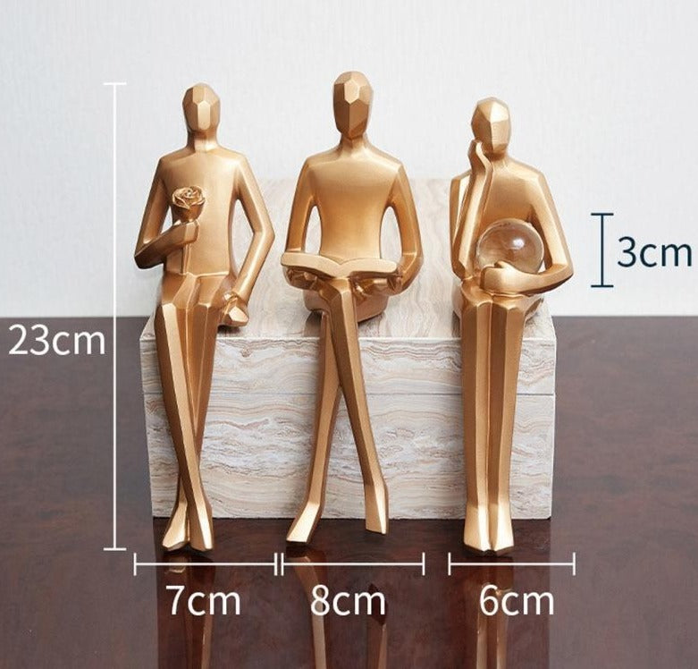Estátua Minimalista Geométrica Dourada
