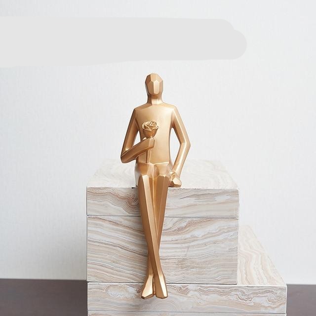 Estátua Minimalista Geométrica Dourada