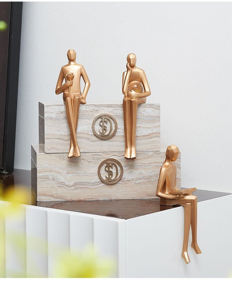 Estátua Minimalista Geométrica Dourada